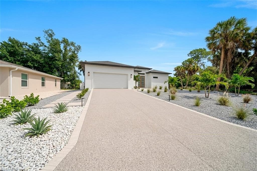 3286 EAGLE PASS ST NORTH PORT, FL 34286