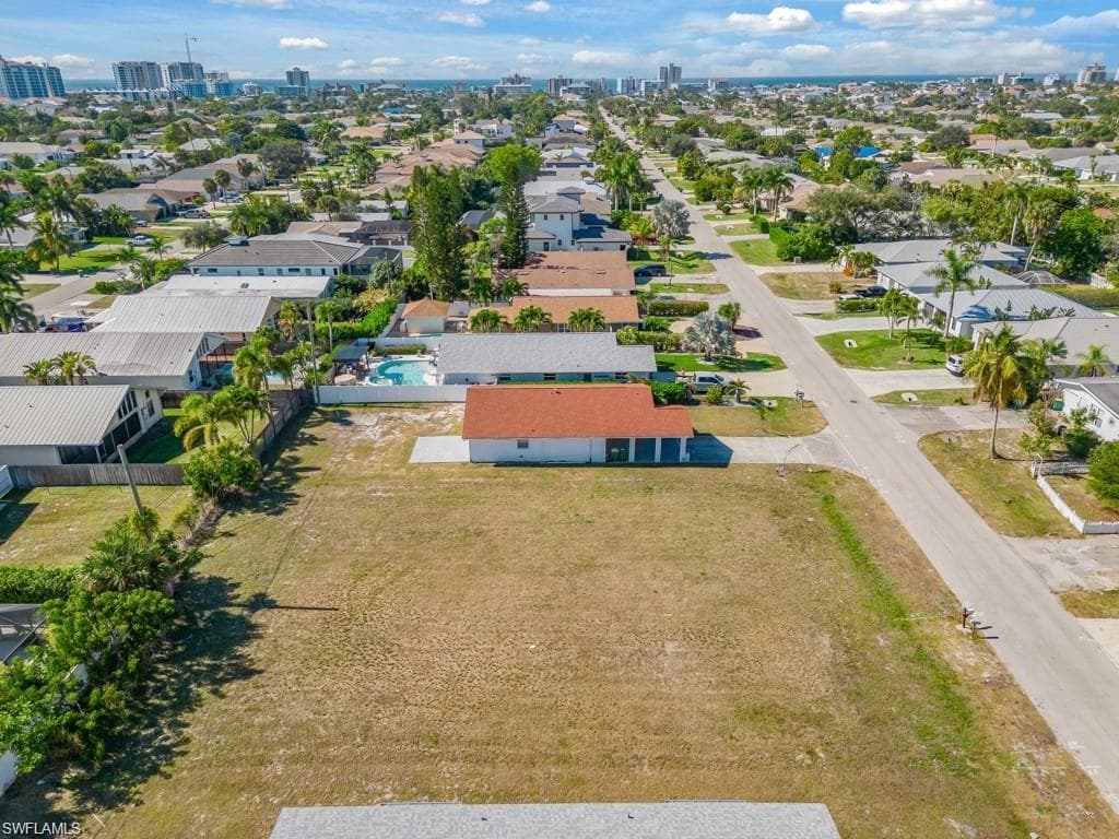 686 97th AVE N NAPLES, FL 34108