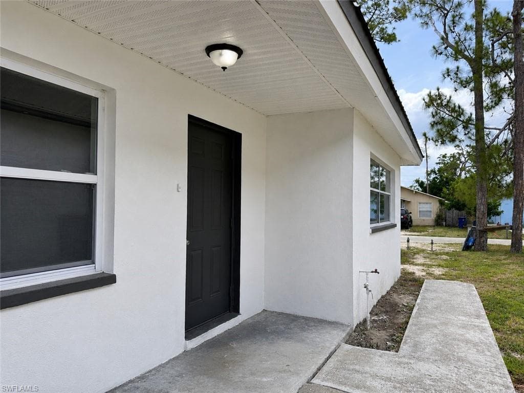 5422 9th AVE FORT MYERS, FL 33907