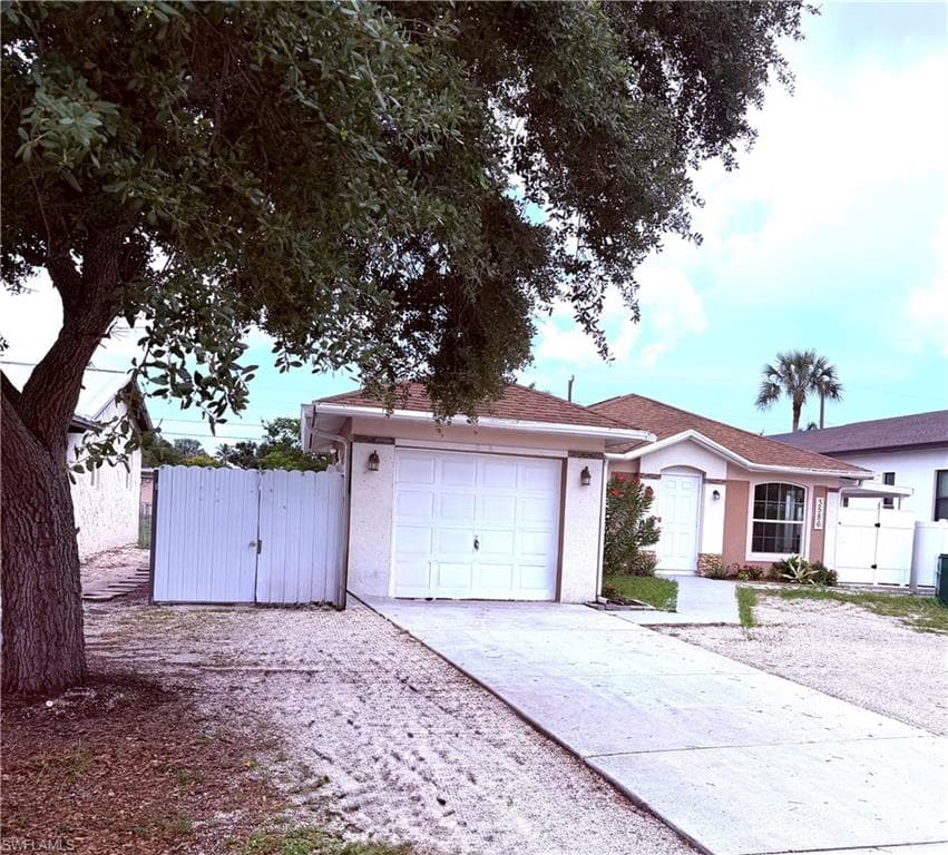 3586 Seagrape AVE NAPLES, FL 34104