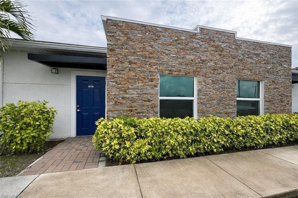 3325 SW 8th PL 106 CAPE CORAL, FL 33914