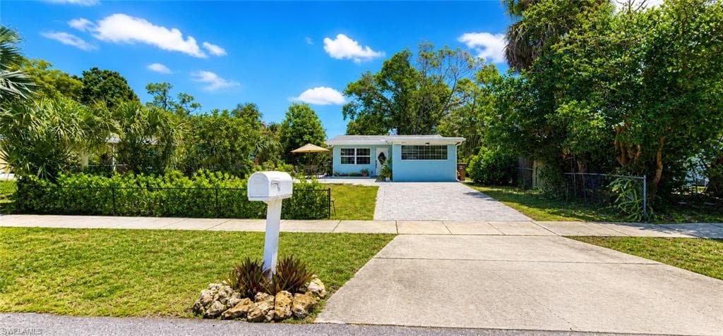 3949 Maxine St FORT MYERS, FL 33901