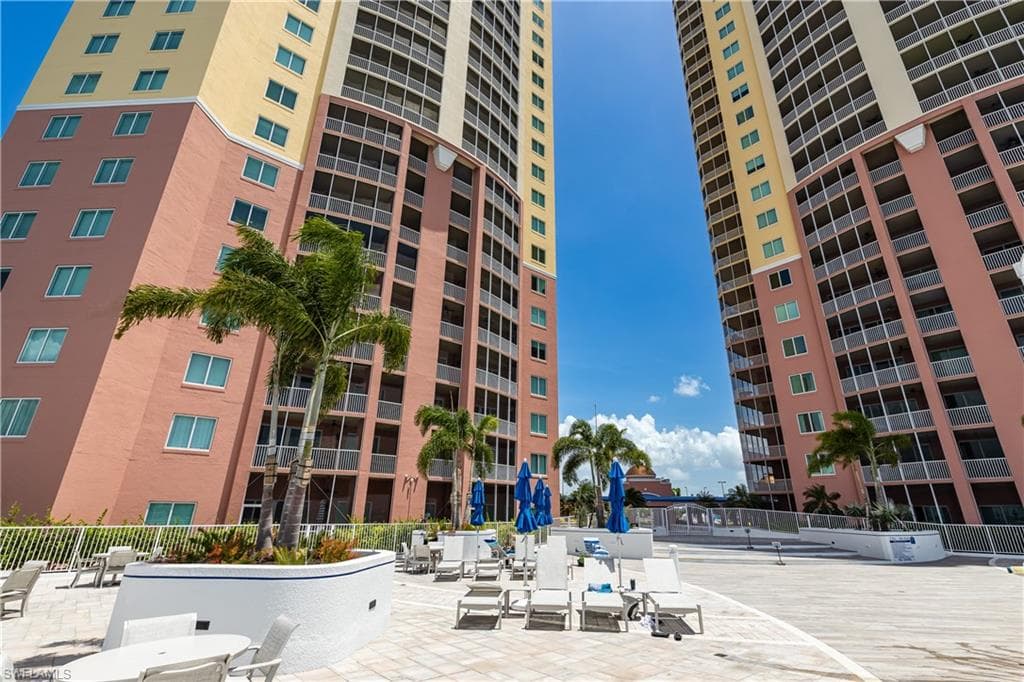 2743 1st ST 405 FORT MYERS, FL 33916