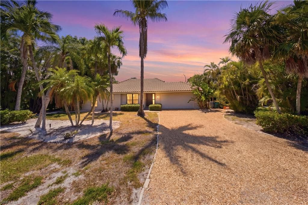 1323 Par View DR SANIBEL, FL 33957