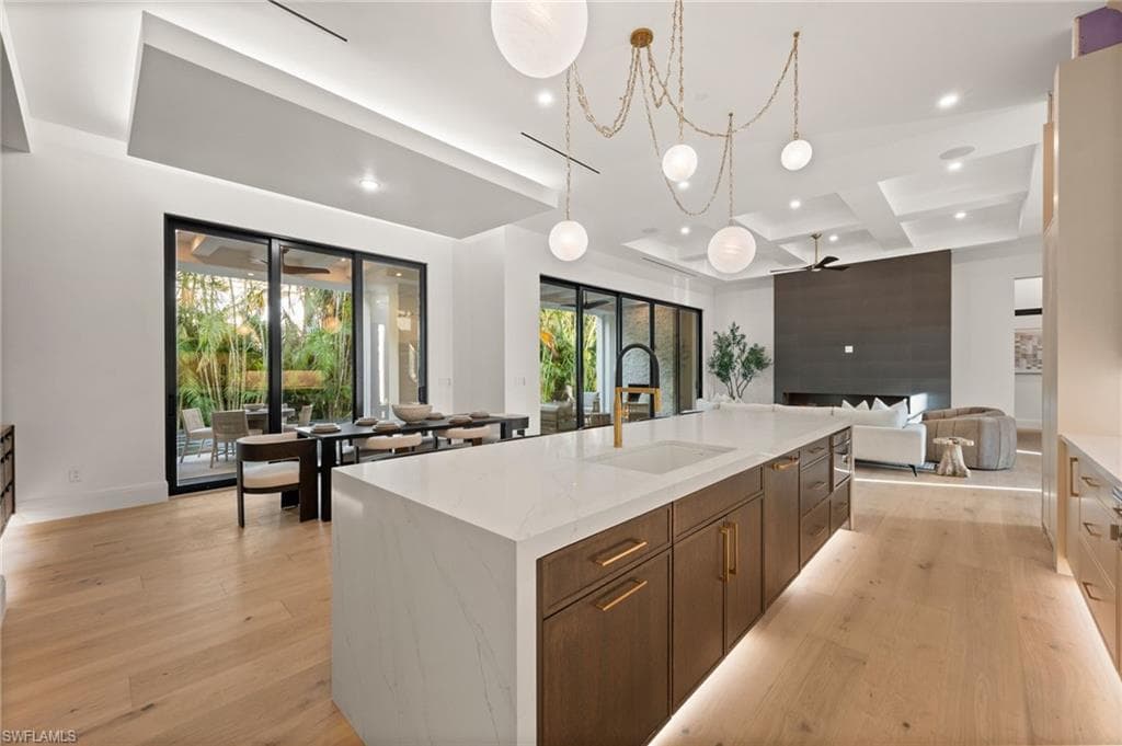 3840 CRAYTON RD NAPLES, FL 34103