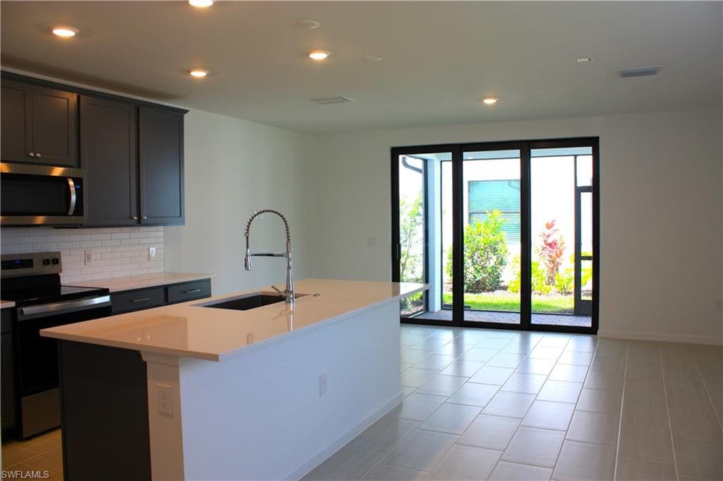 27874 Radiant CT BONITA SPRINGS, FL 34135