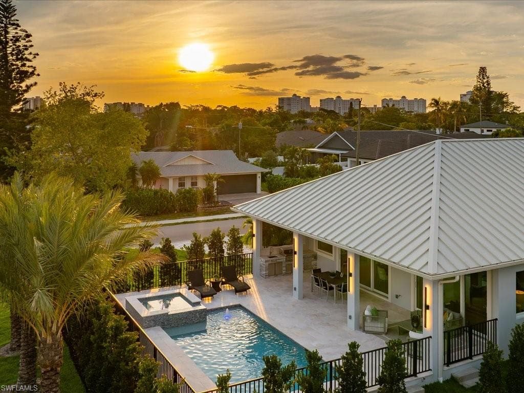 10702 6th ST NAPLES, FL 34108