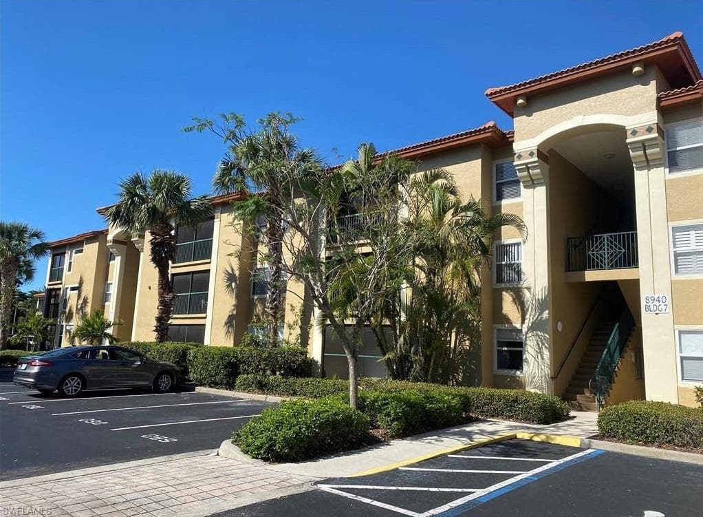 8940 Colonnades CT E 715 BONITA SPRINGS, FL 34135