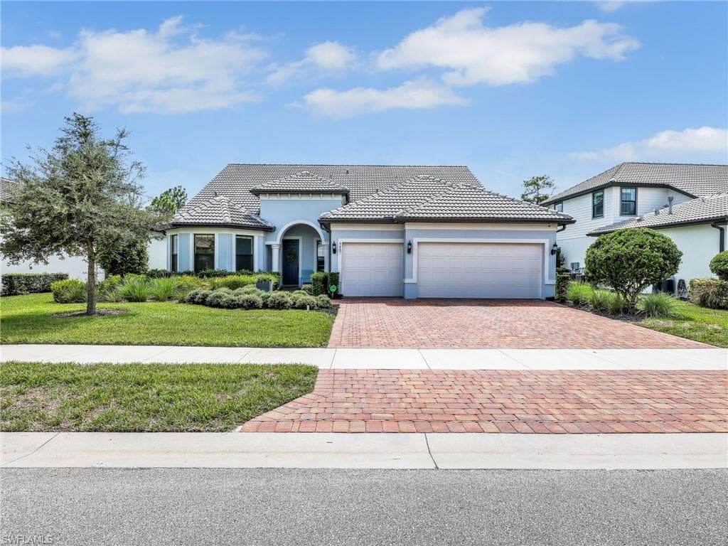 9487 Greyhawk TRL NAPLES, FL 34120