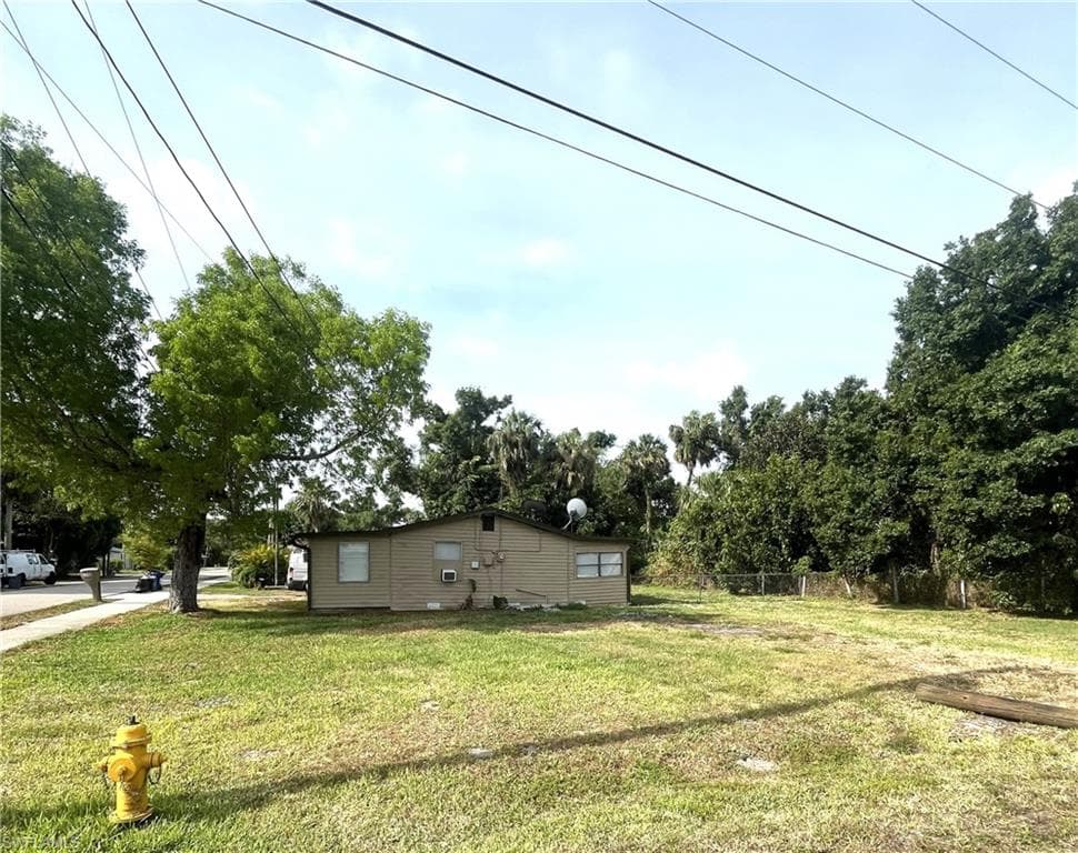1748 Woodward AVE NORTH FORT MYERS, FL 33903