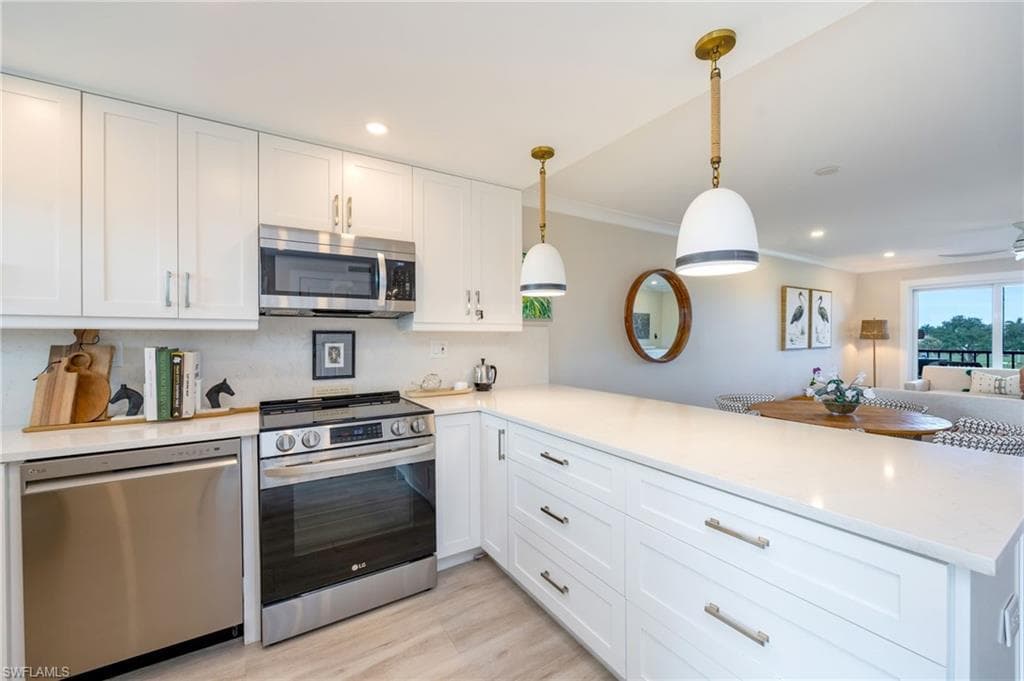 29 High Point CIR E 403 NAPLES, FL 34103