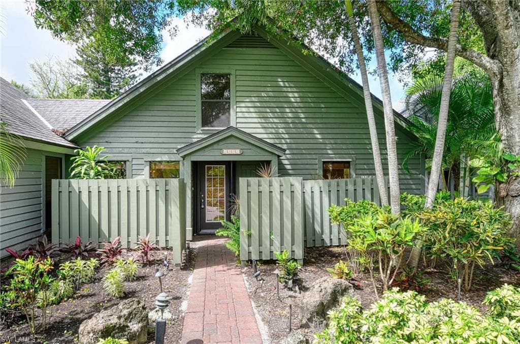 1325 Solana RD K3 NAPLES, FL 34103