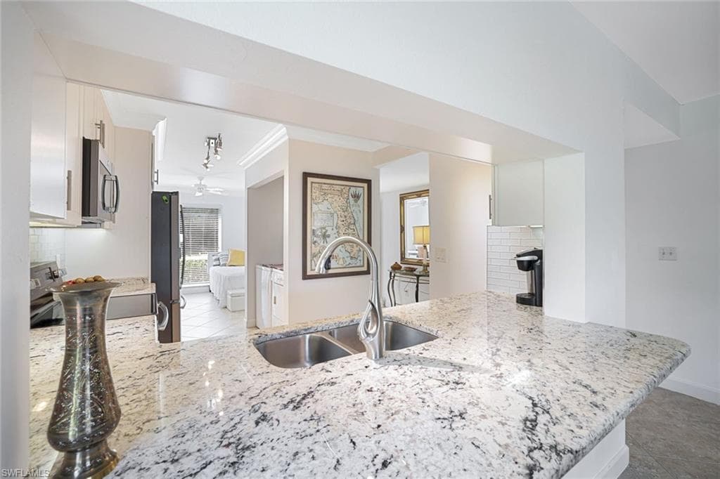 1250 Yesica Ann CIR E106 NAPLES, FL 34110