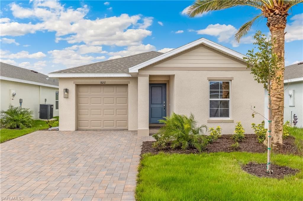 8010 CEDAR KEY WAY LEHIGH ACRES, FL 33905