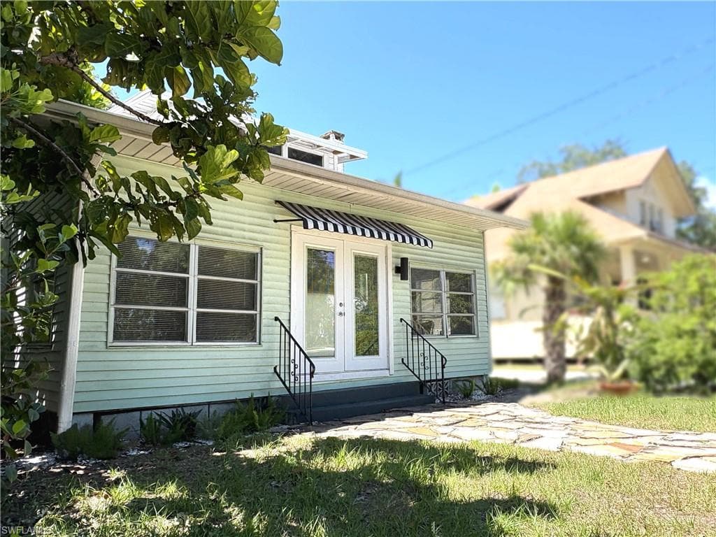 2156 Victoria AVE FORT MYERS, FL 33901