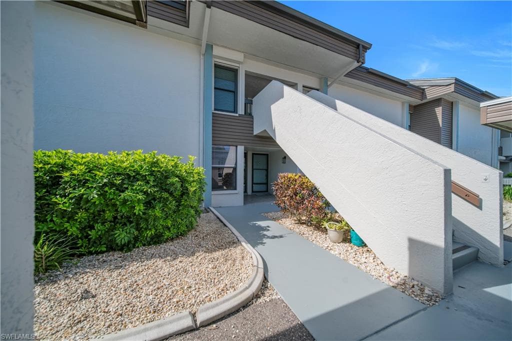 5790 Trailwinds DR 111 FORT MYERS, FL 33907