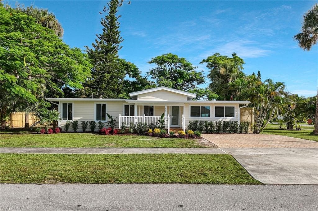 1755 Oakley AVE FORT MYERS, FL 33901