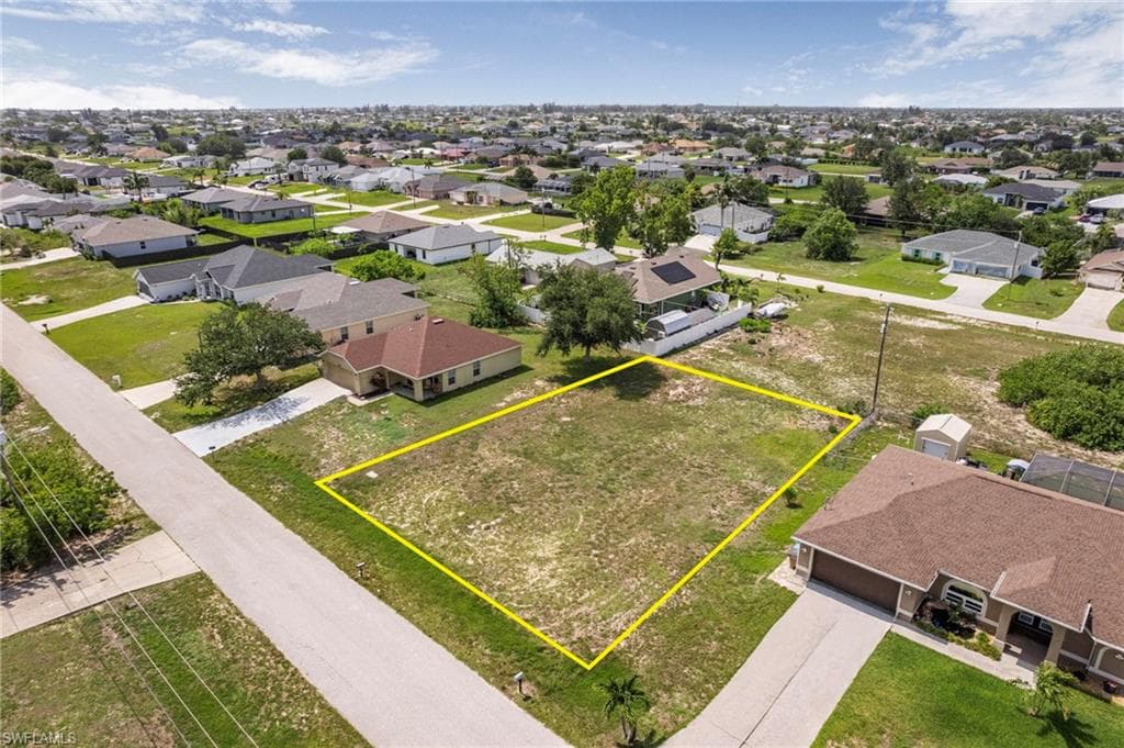 2021 NW 4th ST CAPE CORAL, FL 33993