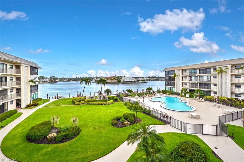 3200 Gulf Shore BLVD N 308 NAPLES, FL 34103
