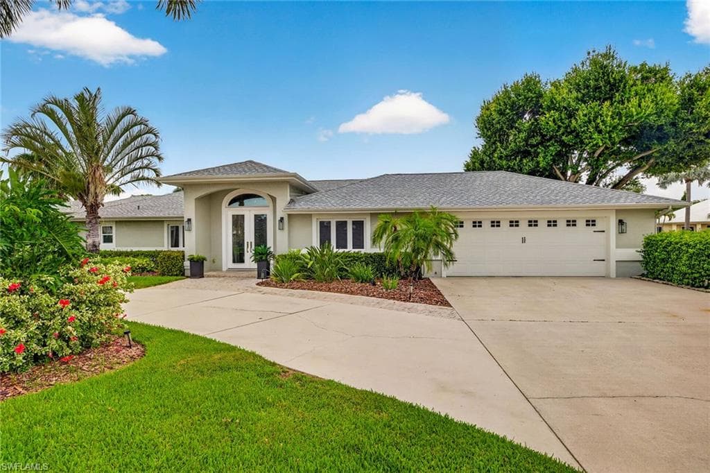 8390 Riviera AVE FORT MYERS, FL 33919
