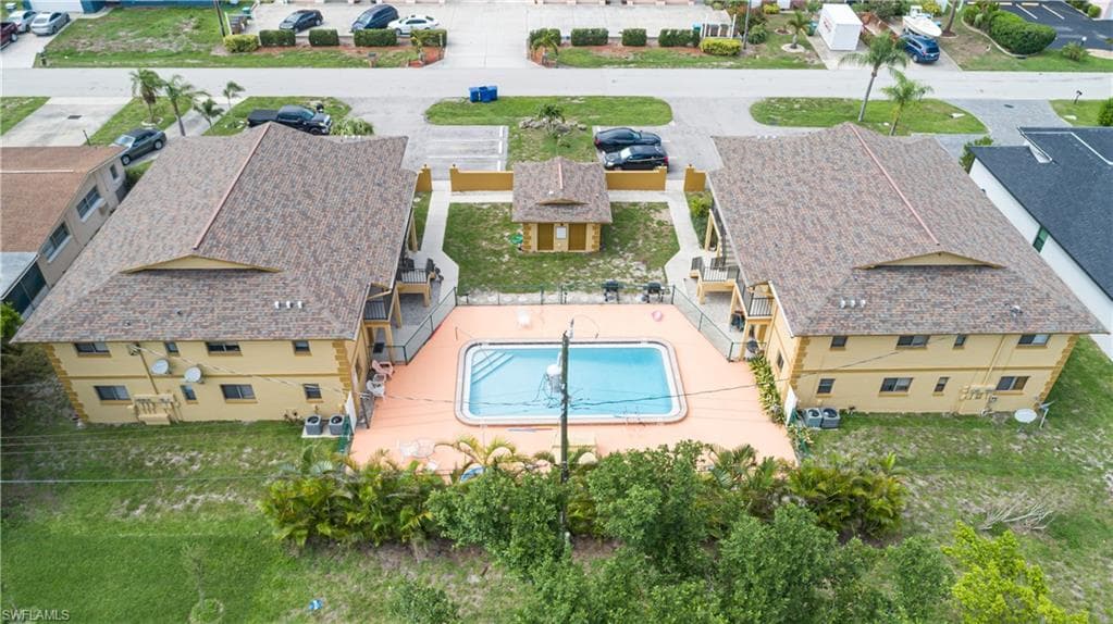 1318 SE 40th TER CAPE CORAL, FL 33904