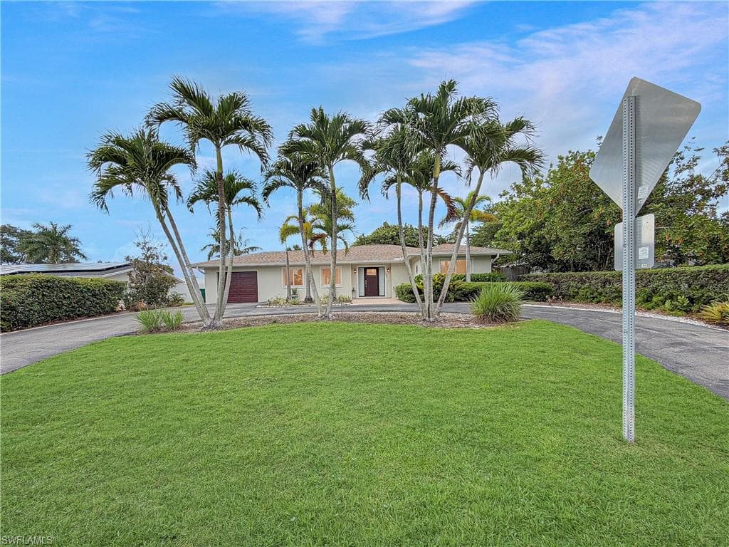 1265 Pompei LN NAPLES, FL 34103
