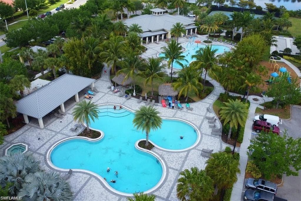 2584 Vine AVE NAPLES, FL 34120