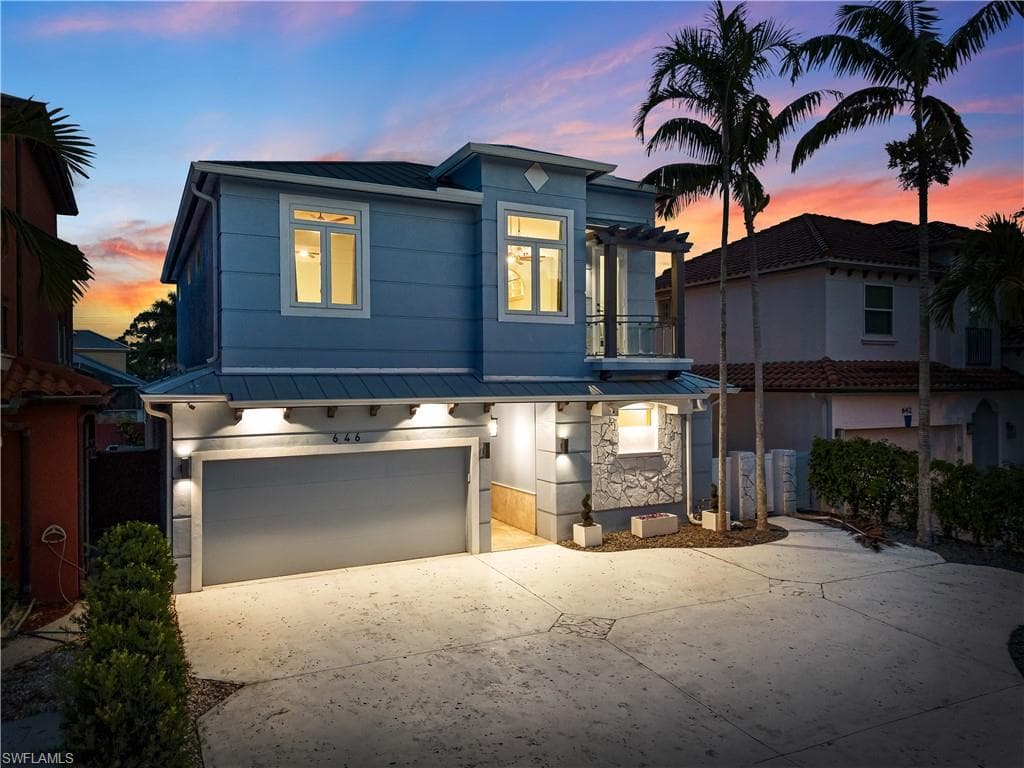 646 111th AVE N NAPLES, FL 34108
