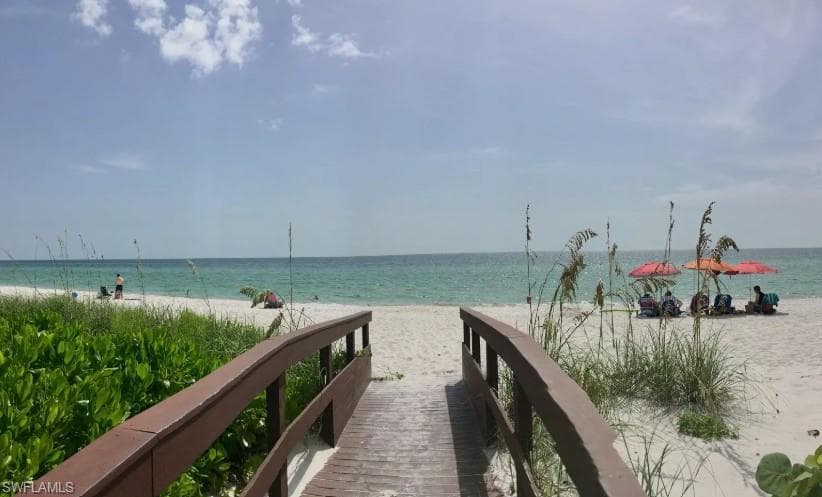 2901 Crayton RD NAPLES, FL 34103