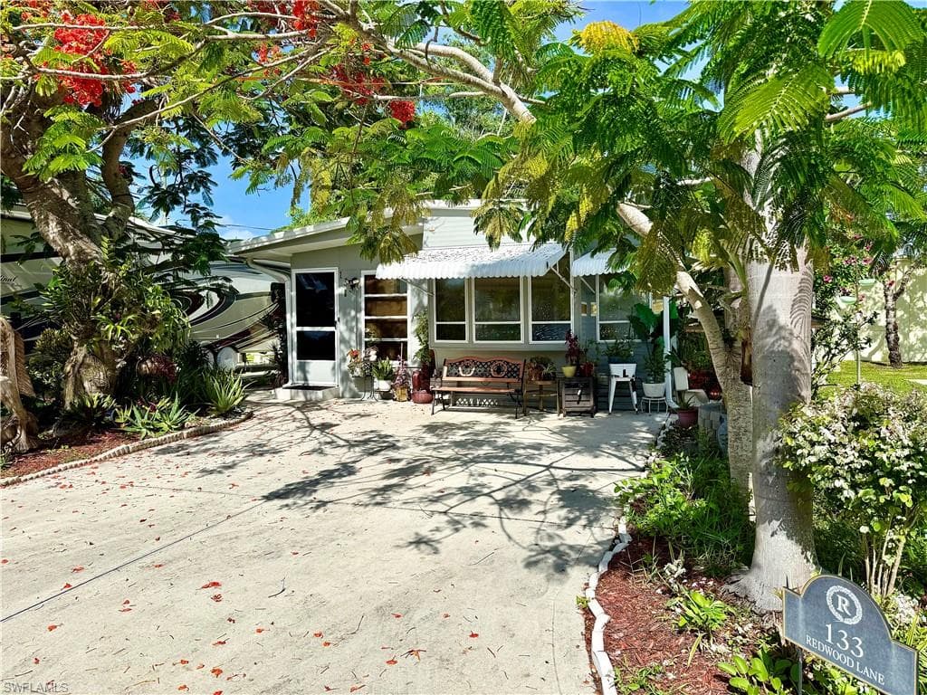 133 Redwood LN NAPLES, FL 34114