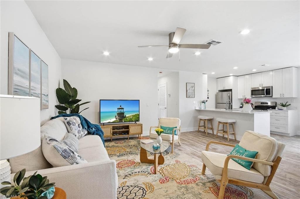 805 E Gulf DR 8A SANIBEL, FL 33957