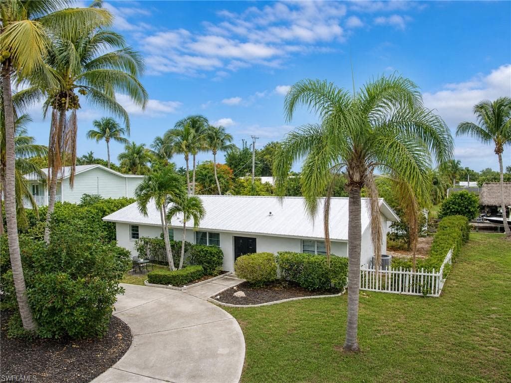1019 Wyomi DR FORT MYERS, FL 33919
