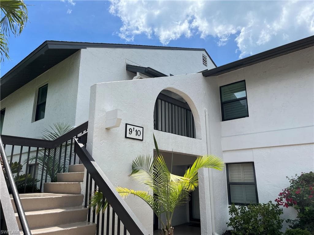 4300 Belair LN 9 NAPLES, FL 34103