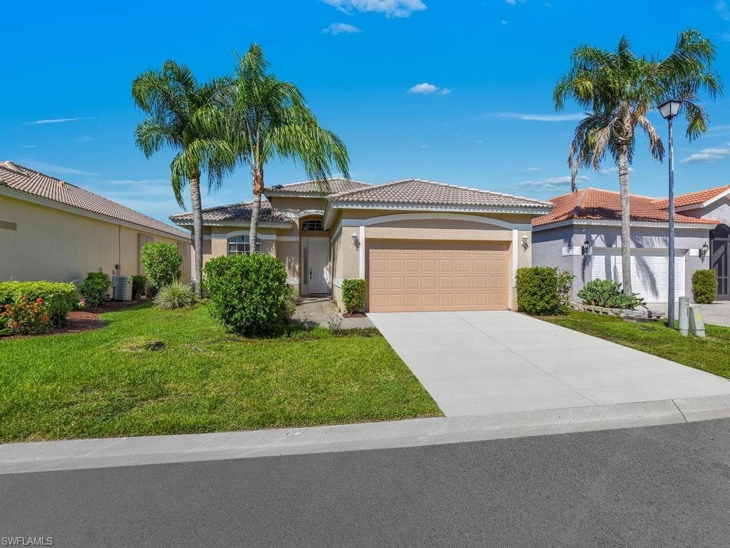 11204 Lakeland CIR FORT MYERS, FL 33913