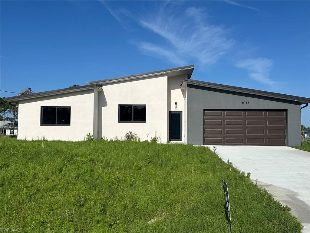 1011 State AVE LEHIGH ACRES, FL 33972