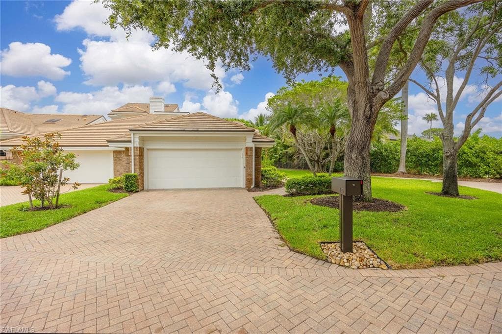 571 Park Shore DR G6 NAPLES, FL 34103