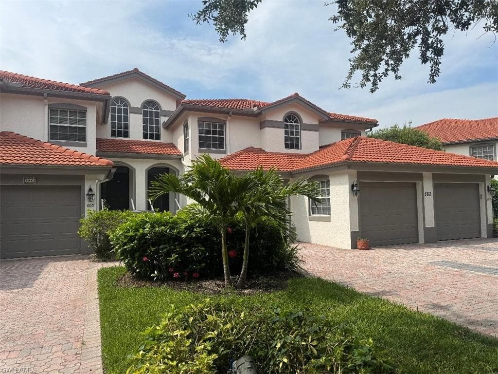562 Laguna Royale BLVD 604 NAPLES, FL 34119