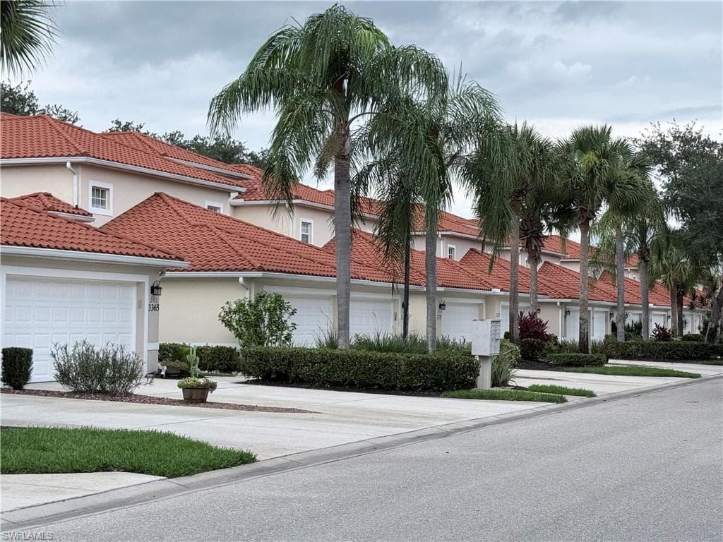3365 Grand Cypress DR 202 NAPLES, FL 34119