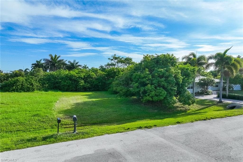 557 100th AVE N NAPLES, FL 34108
