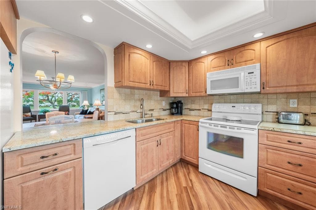 6102 Augusta DR 207 FORT MYERS, FL 33907