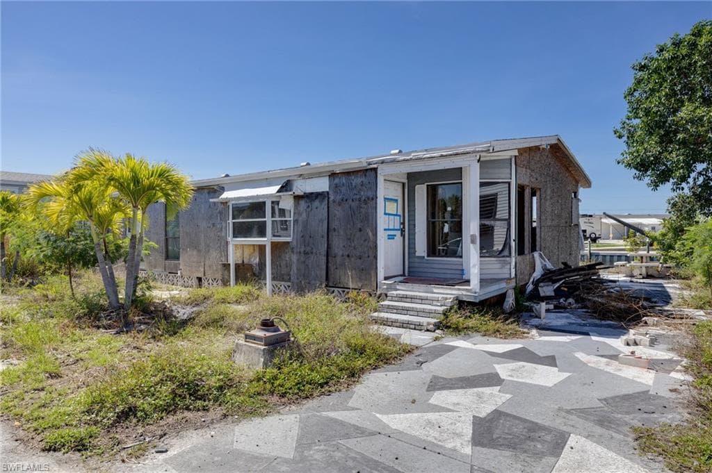 2920 Harpoon LN ST. JAMES CITY, FL 33956