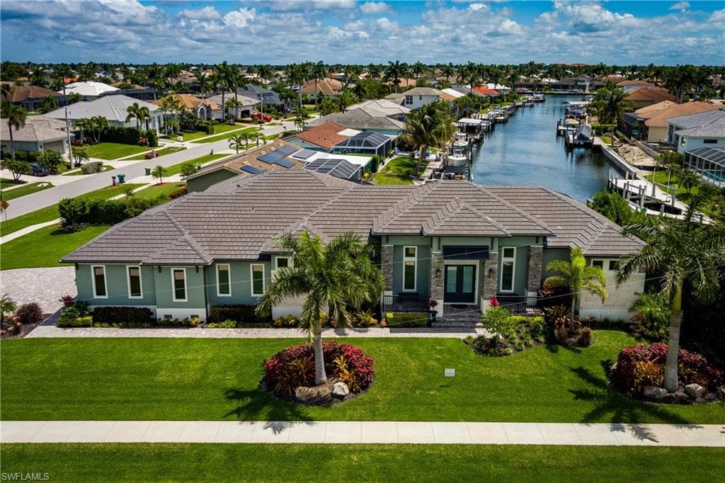 1517 Buccaneer CT MARCO ISLAND, FL 34145