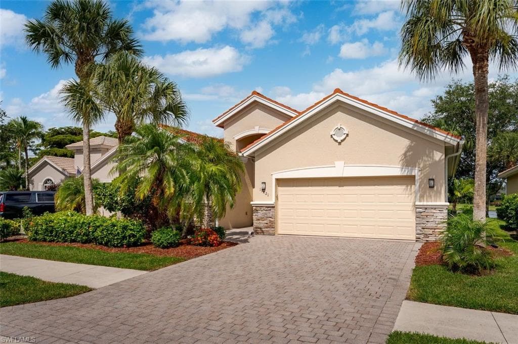 15821 Delaplata LN NAPLES, FL 34110