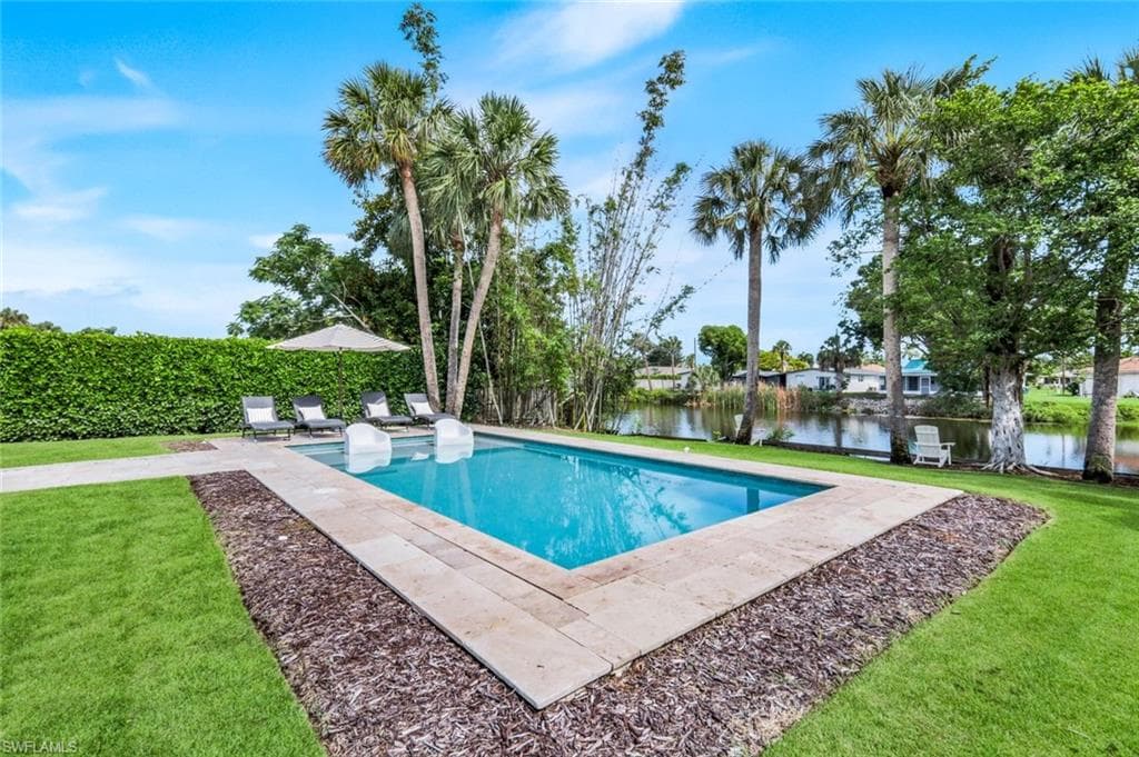 841 107th AVE N NAPLES, FL 34108