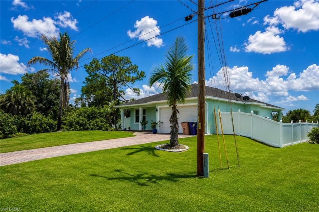 470 Redwing ST LEHIGH ACRES, FL 33974