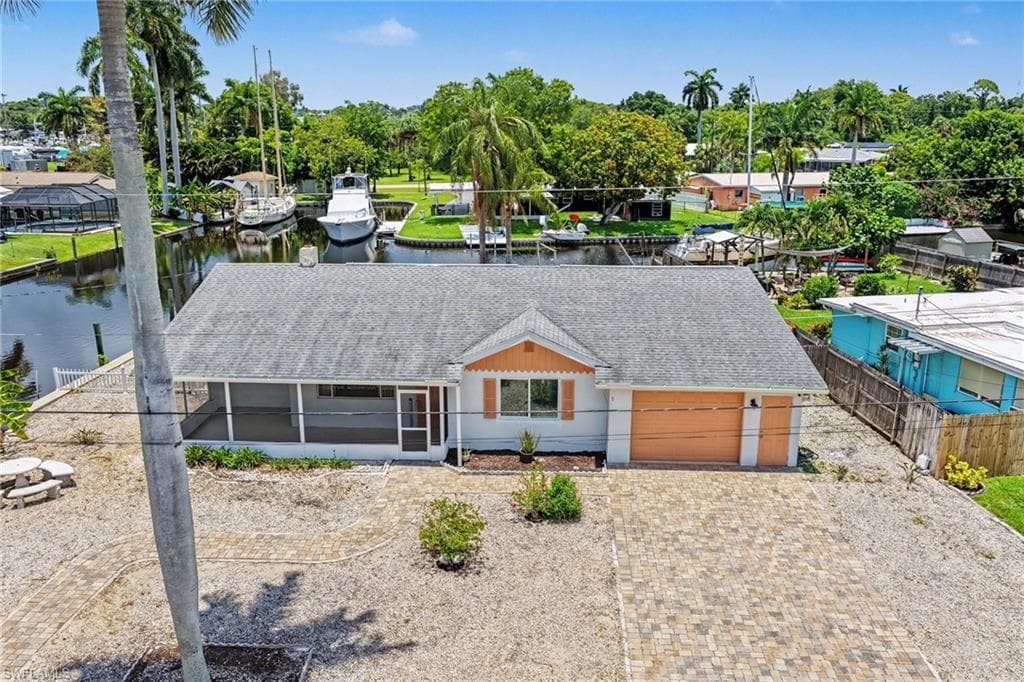20 Estate DR NORTH FORT MYERS, FL 33917