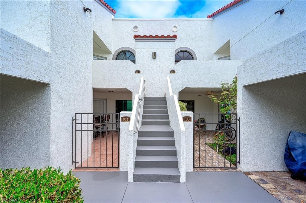565 Beachwalk CIR T104 NAPLES, FL 34108