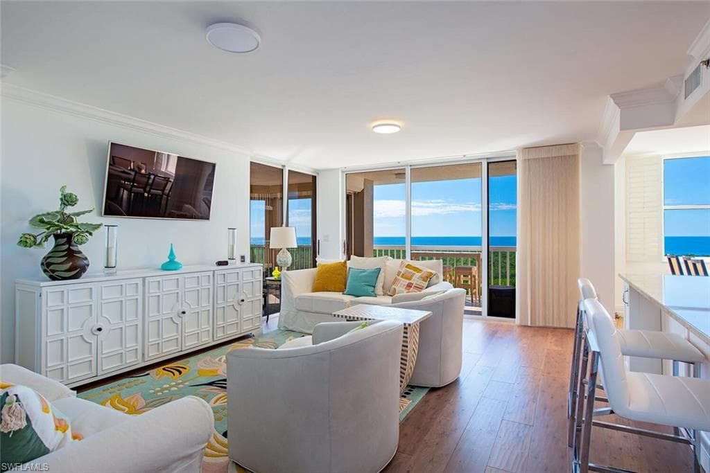 6585 Nicholas BLVD 1102 NAPLES, FL 34108
