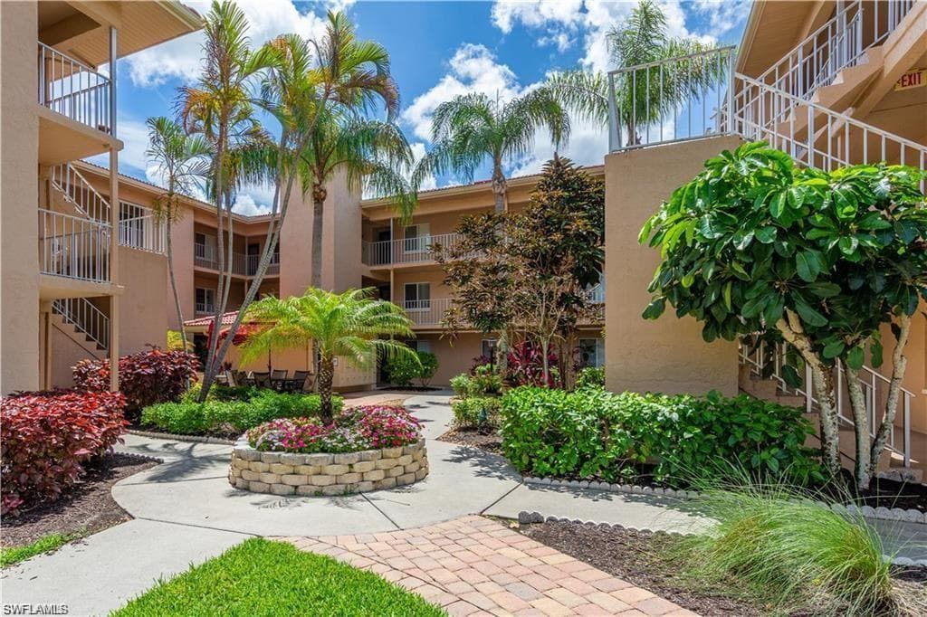 1025 Foxfire LN 110 NAPLES, FL 34104