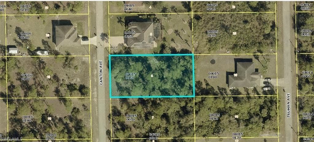 512 Canton AVE LEHIGH ACRES, FL 33972